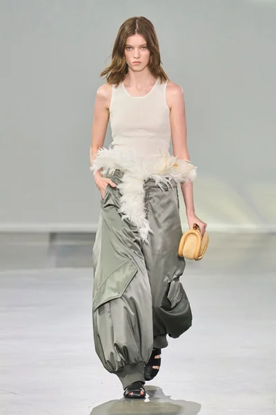 Look 25